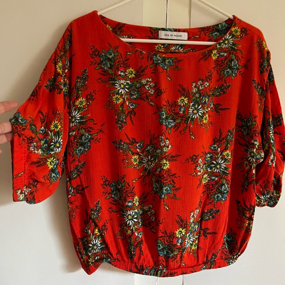 Cropped balloon sleeve top size medium